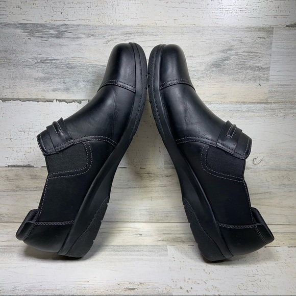 Clarks Collection Black Leather Slip On Shoes - Picture 6 of 7